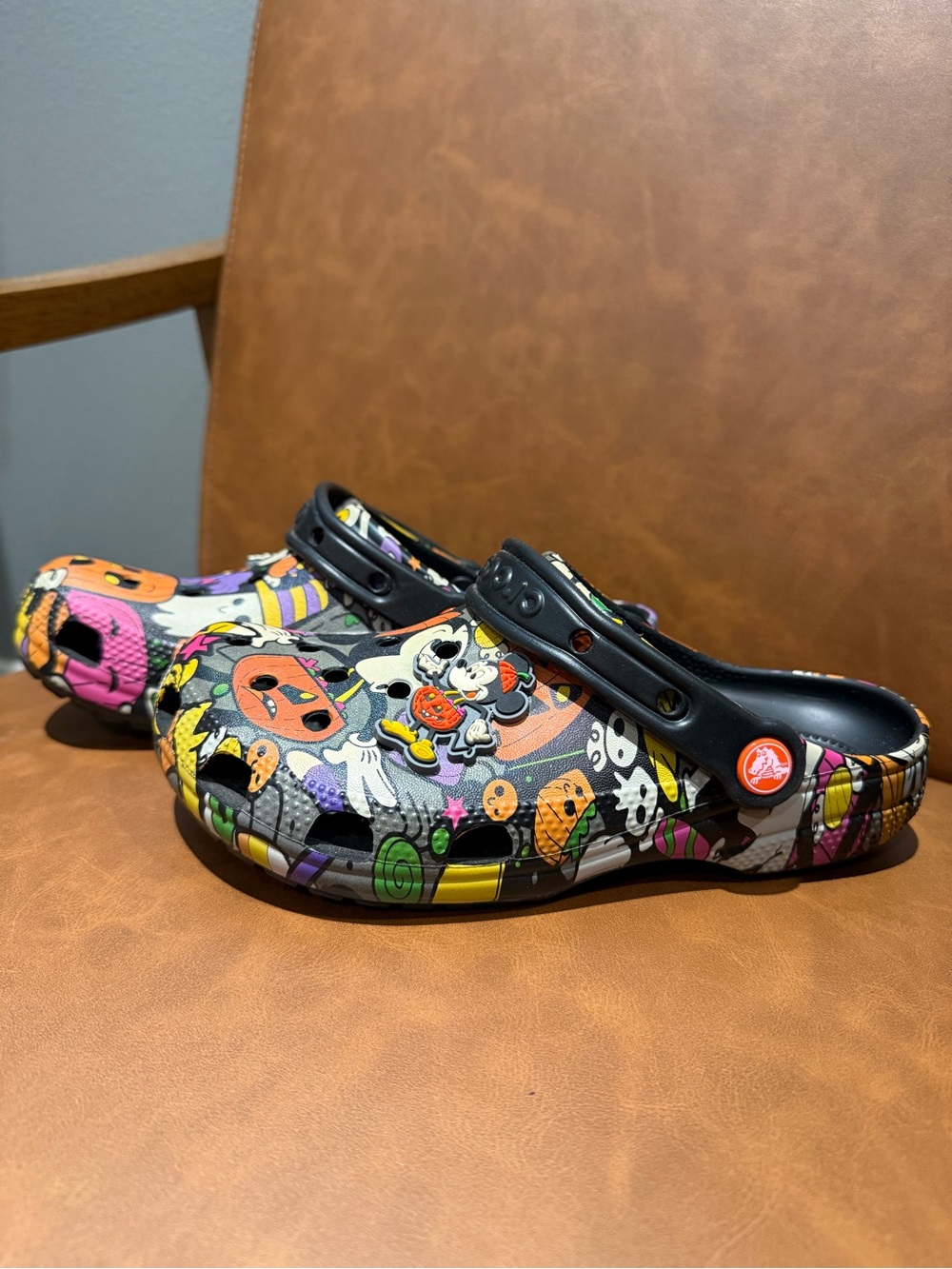 Disney Parks Exclusive CROCS X Disney 2022 Halloween Adult Clogs M4/W6 - NWOT - Picture 5 of 6